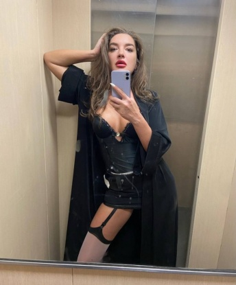 💋 Я оказываю широкий спектр услуг, гарантирую индивидуальный подход к каждому мужчине. В моих нежных объятиях вы сможете расслабиться и забыть обо всех заботах, погрузившись в океан наслаждения. ✨ Внимание к деталям, идеальные формы и настоящая страсть - это то, что меня отличает от других. Уверяю, наши встречи будут полны энергии и взрывной страсти. 💥 Позволь себе испытать незабываемую эмоциональную перезагрузку со мной, и ты поймешь, что наслаждение - это всегда отдельное и уникальное путешествие. Не стесняйся, мой дорогой, дай себе шанс на истинное наслаждение в Москве. Жду твоего звонка! 📞😘 2487, 32 года